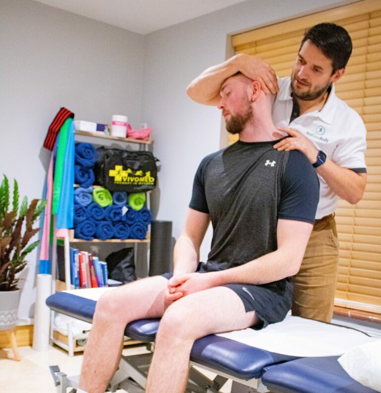 Treating neck pain with osteopathy